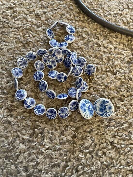 Unbranded Jewelry - Vintage Long Endless Blue Floral Plastic Flat Bead Necklace and earrings